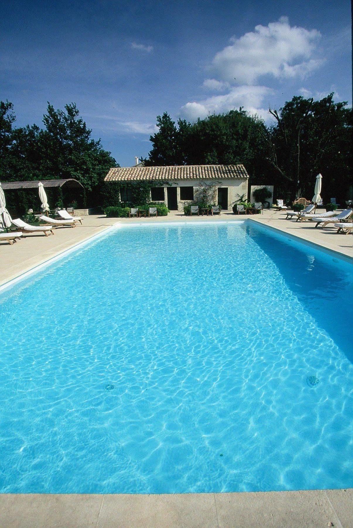 Le Mas De Peint - Hotel Et Restaurant Arles Bagian luar foto